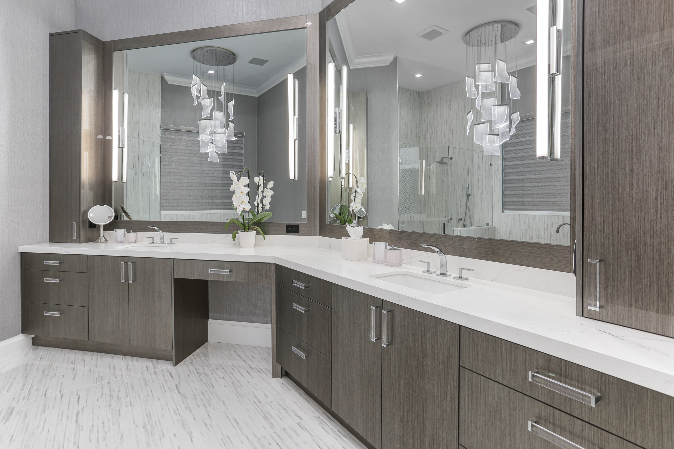 Bathroom suite with double vanity