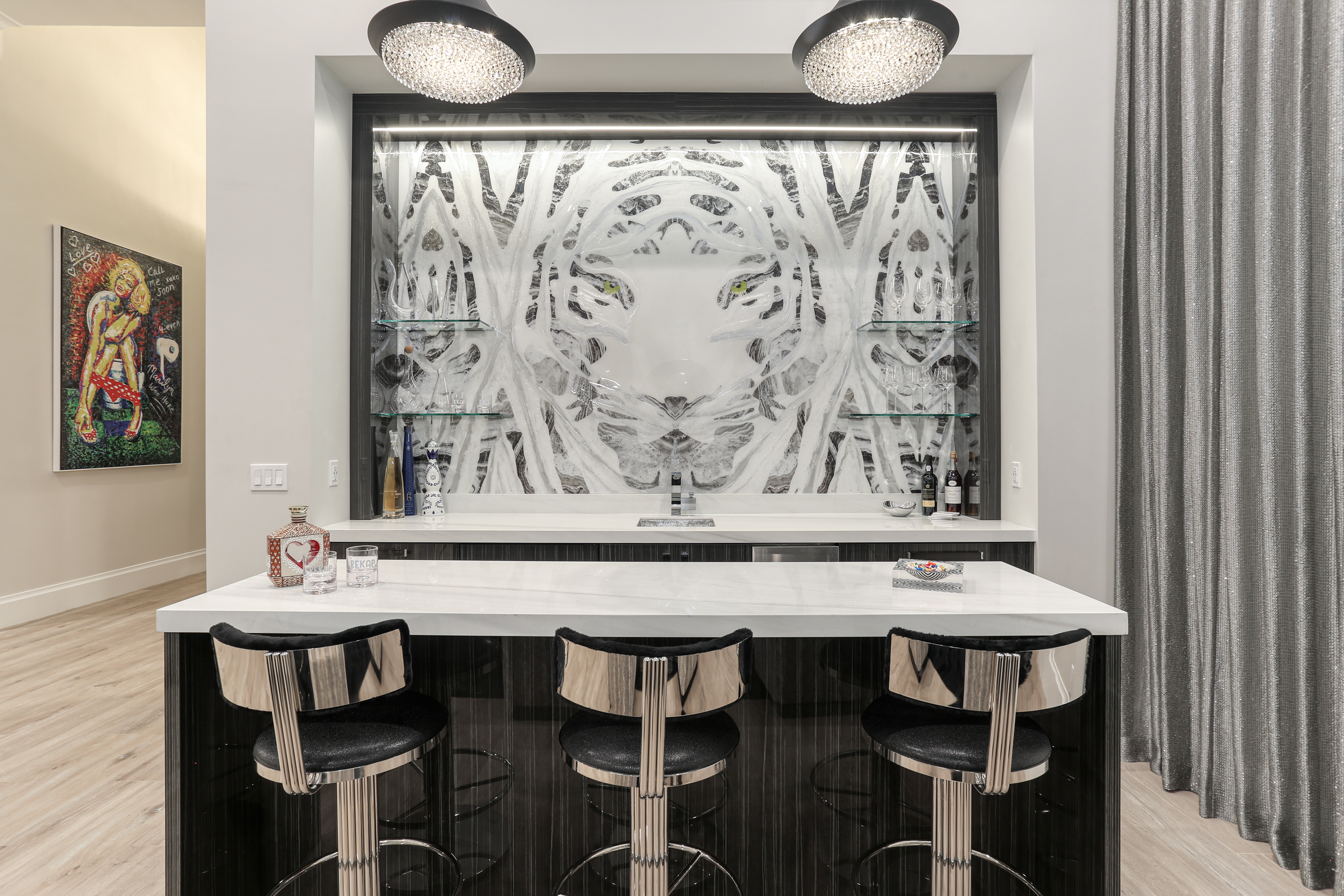 Illuminated statement bar